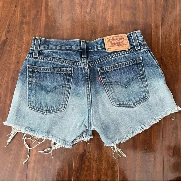 Levi’s ombré cut off  short - Picture 2 of 9